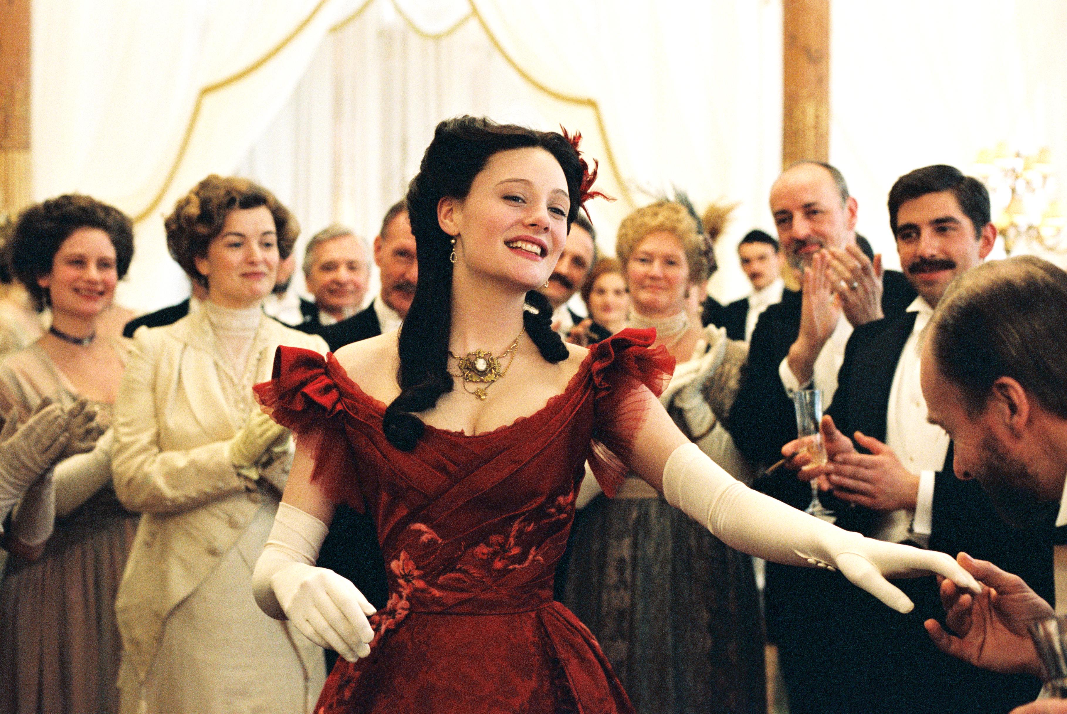 Still of Romola Garai in Angel (2007)