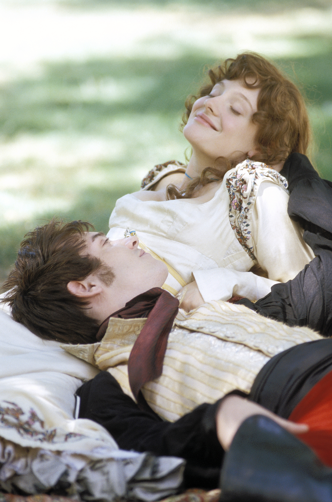 Still of Jonathan Rhys Meyers and Romola Garai in Vanity Fair (2004)