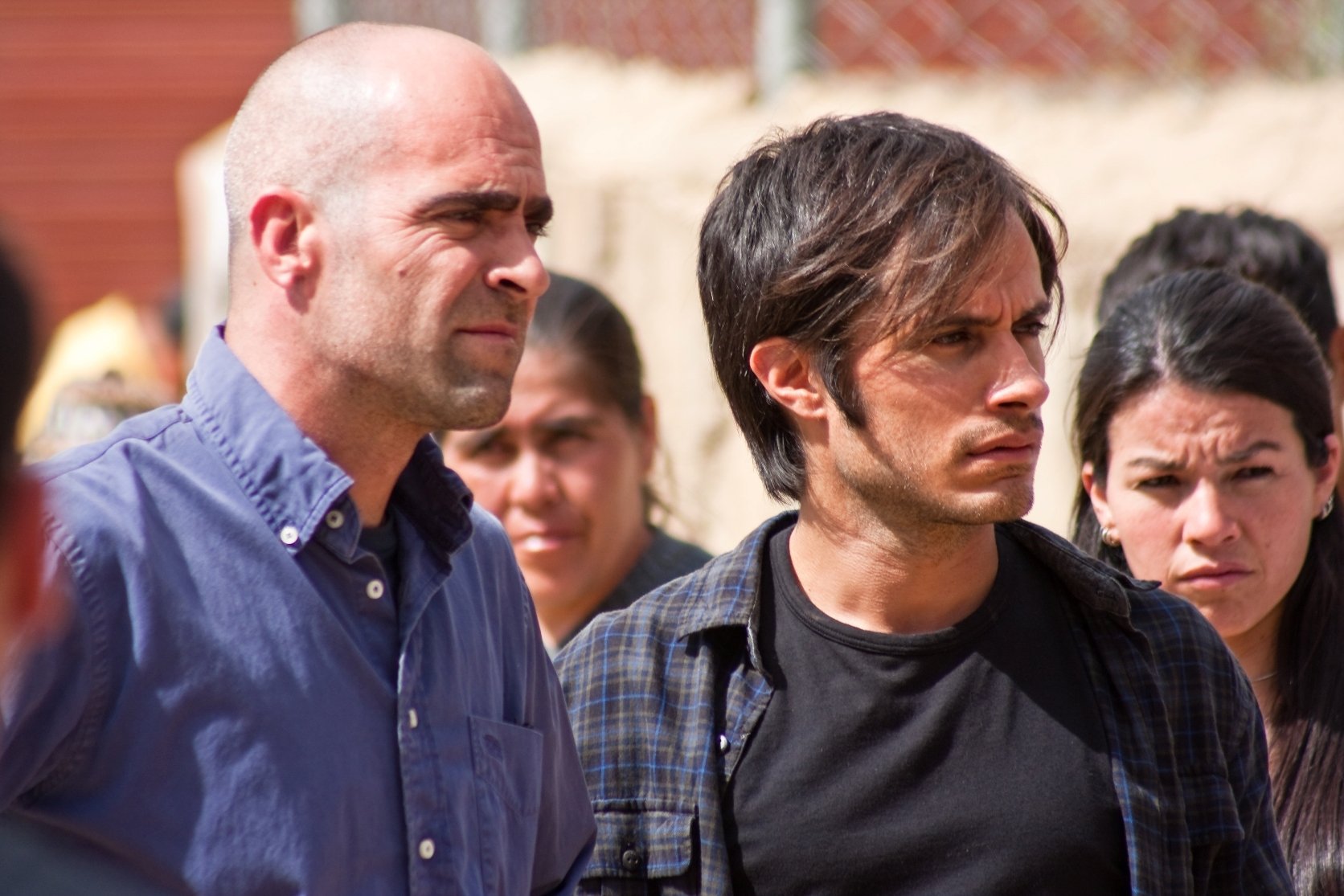 Gael García Bernal and Luis Tosar in También la lluvia (2010)