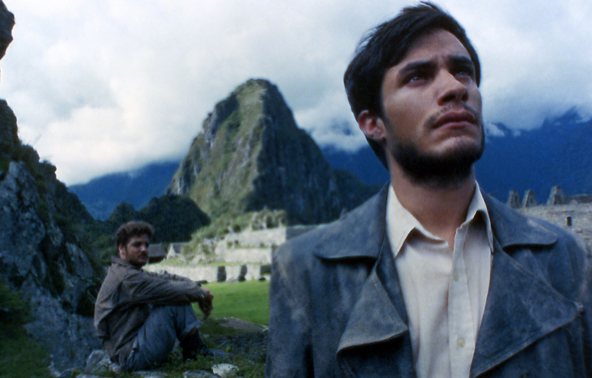 Still of Rodrigo De la Serna and Gael García Bernal in Diarios de motocicleta (2004)