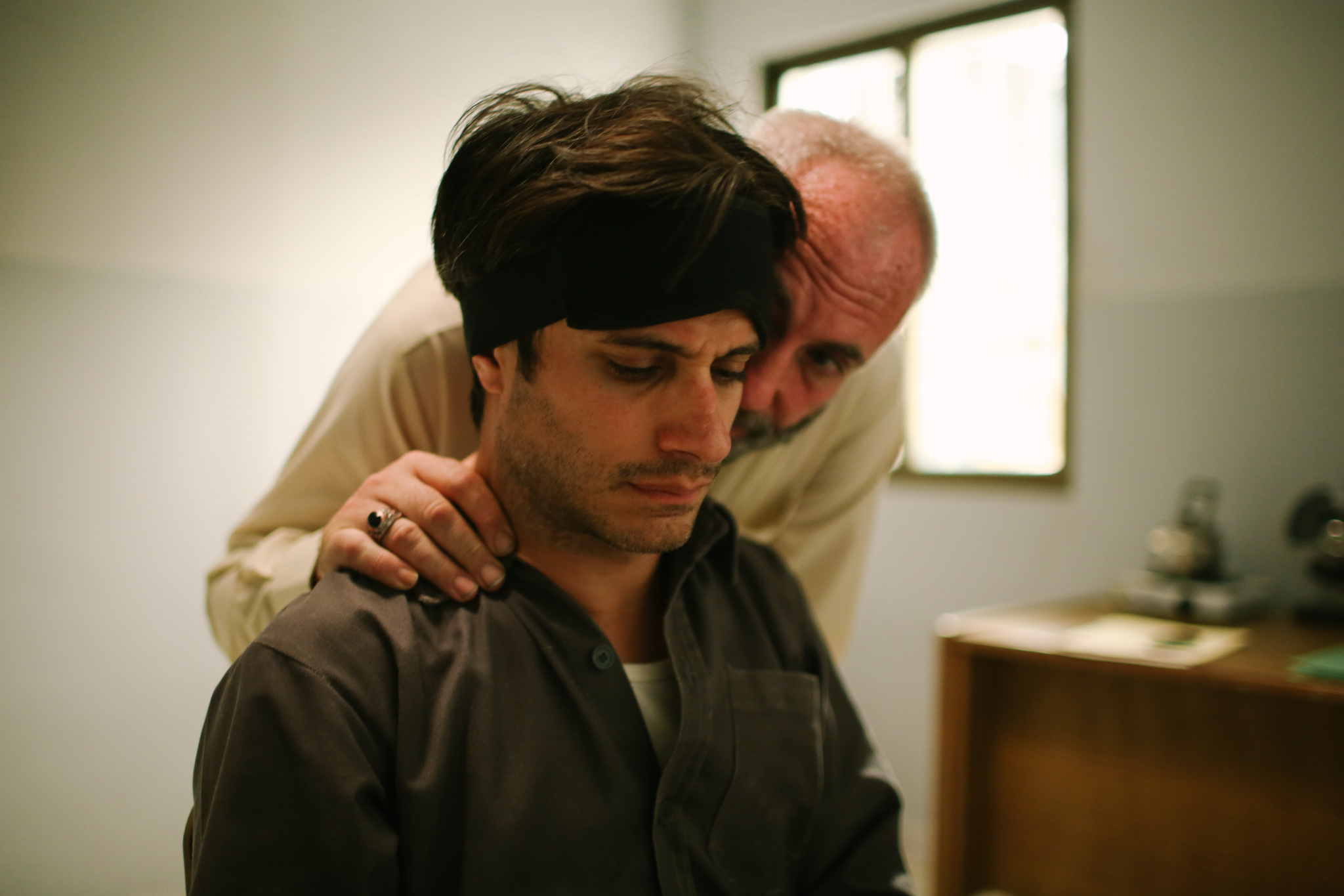 Still of Kim Bodnia and Gael García Bernal in Rosewater (2014)