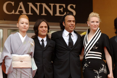 Cate Blanchett, Gael García Bernal, Alejandro González Iñárritu and Rinko Kikuchi at event of Babelis (2006)