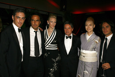 Cate Blanchett, Gael García Bernal, Alejandro González Iñárritu, Brad Grey, Rinko Kikuchi and John Lesher at event of Babelis (2006)