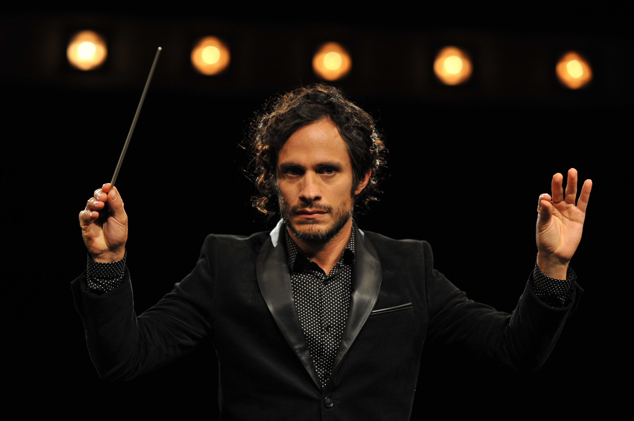 Still of Gael García Bernal in Mozart in the Jungle (2014)