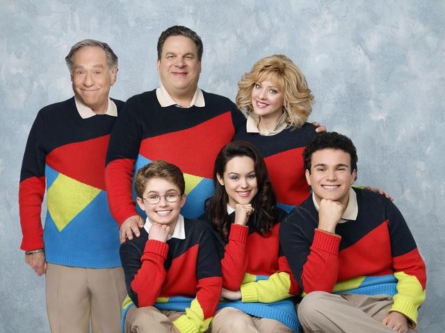 Still of George Segal, Jeff Garlin, Wendi McLendon-Covey, Troy Gentile, Hayley Orrantia and Sean Giambrone in The Goldbergs (2013)