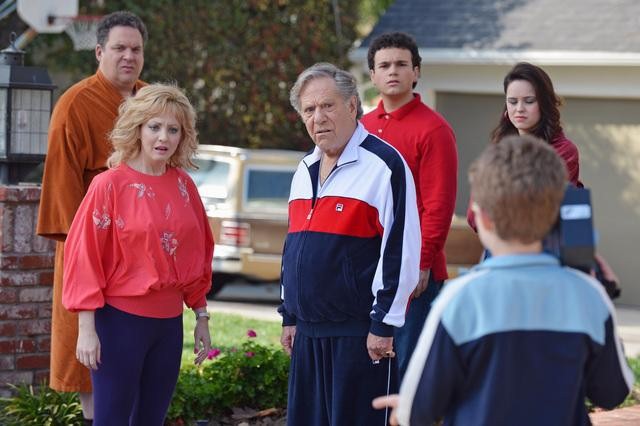 Still of George Segal, Jeff Garlin, Wendi McLendon-Covey, Troy Gentile, Hayley Orrantia and Sean Giambrone in The Goldbergs (2013)