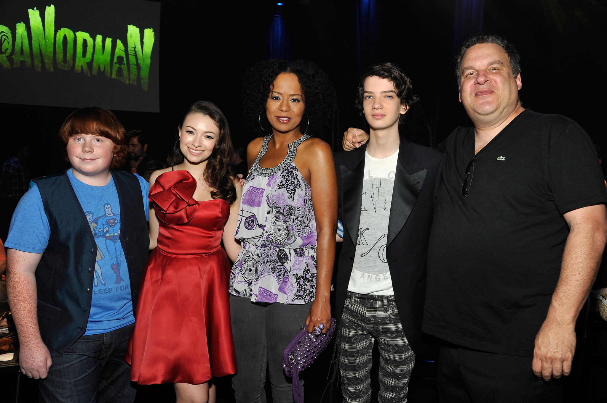 Tempestt Bledsoe, Jodelle Ferland, Jeff Garlin, Kodi Smit-McPhee and Tucker Albrizzi at event of Paranormanas (2012)