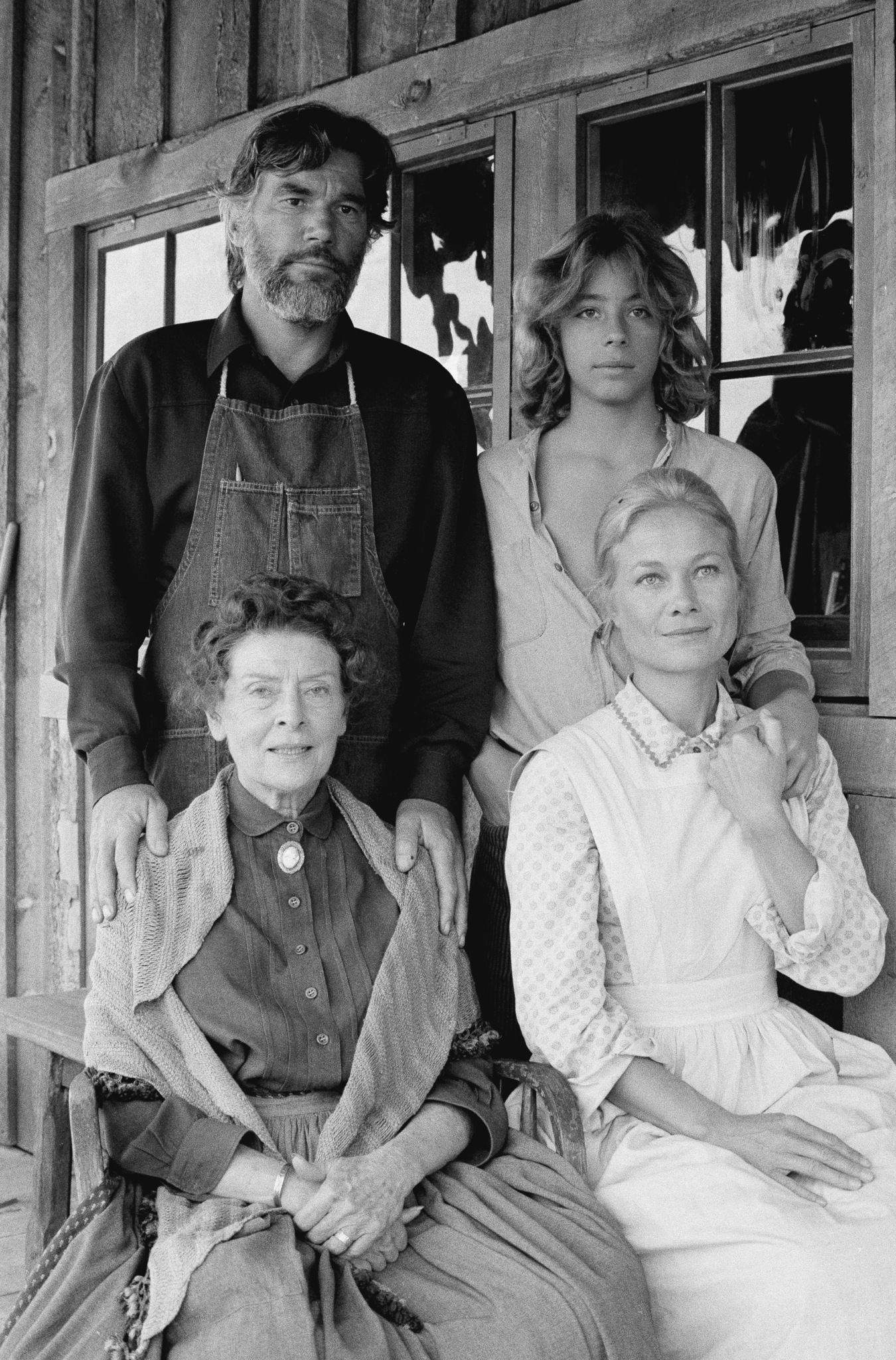 Still of Bibi Besch, Ann Doran, Leif Garrett and Mitchell Ryan in Peter Lundy and the Medicine Hat Stallion (1977)