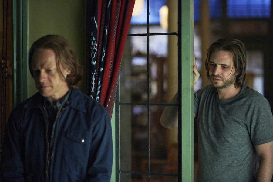 Still of Patrick Garrow and Aaron Stanford in 12 Monkeys (2015)