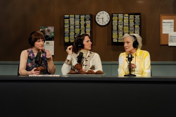 Still of Ana Gasteyer, Molly Shannon and Betty White in Saturday Night Live (1975)