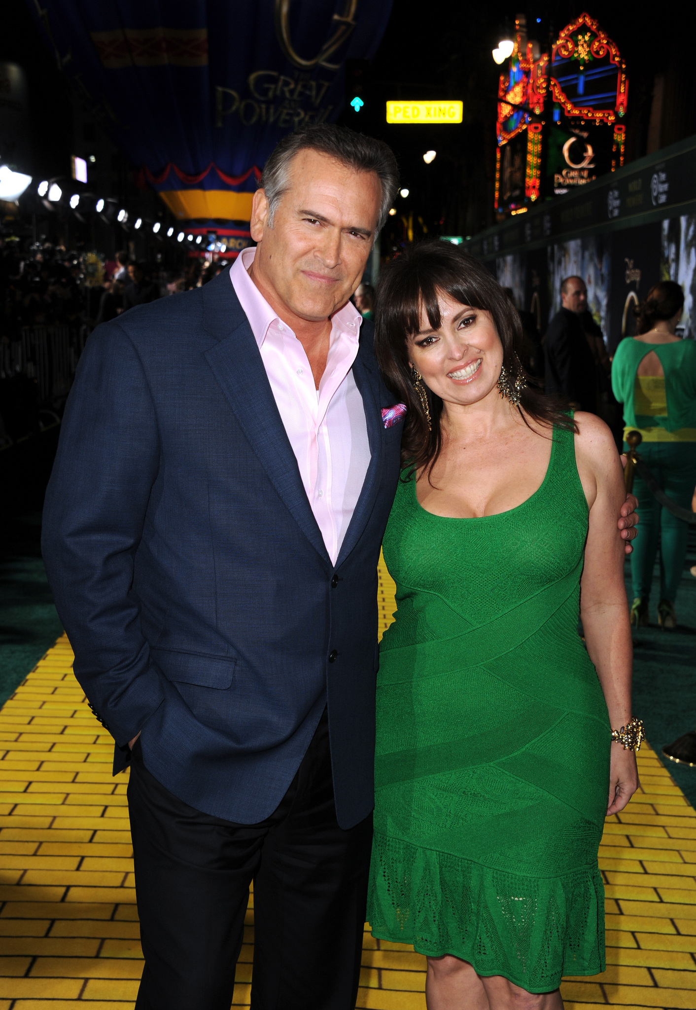 Bruce Campbell and Ida Gearon at event of Ozas: didis ir galingas (2013)