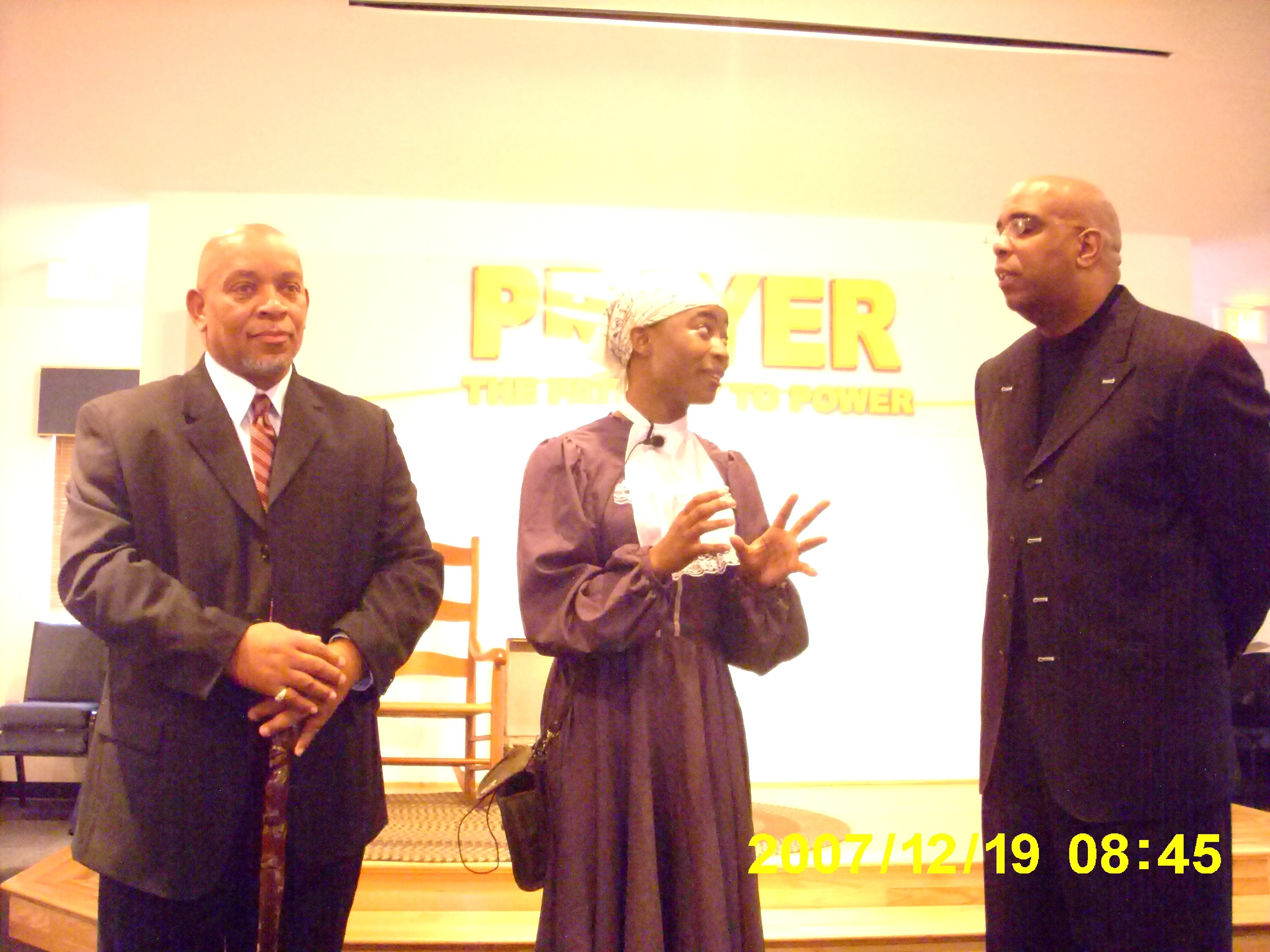Mojo introduces his one-woman Harriet Tubman show with pastor, singer Dexter Edmonds.