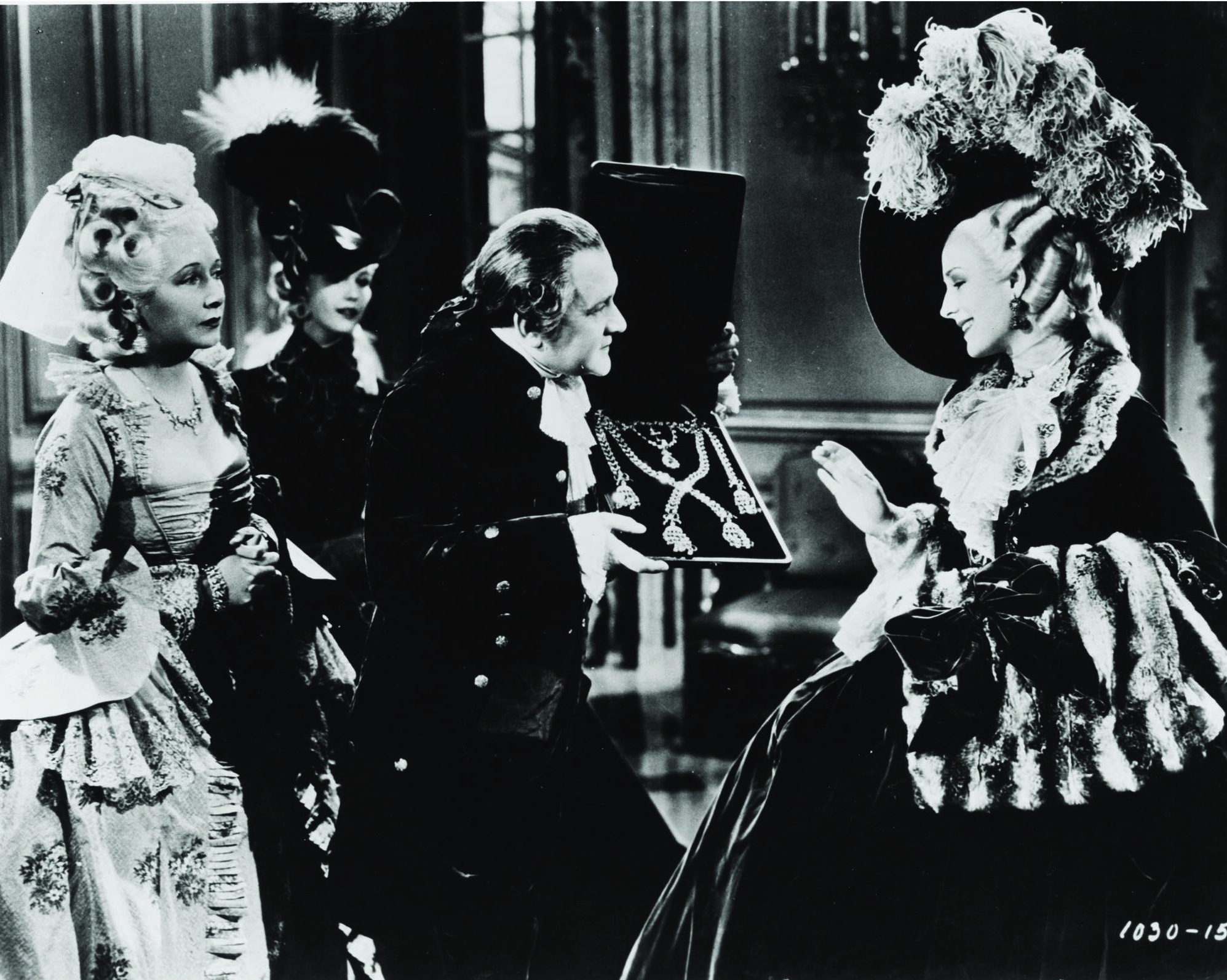 Still of Gladys George and Norma Shearer in Marie Antoinette (1938)