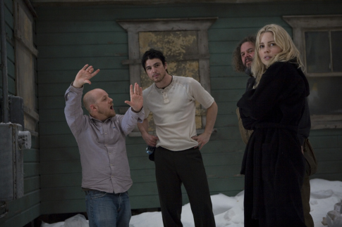 Mark Boone Junior, Melissa George and David Slade in 30 Days of Night (2007)