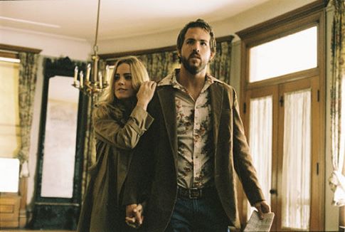 Still of Ryan Reynolds and Melissa George in Amitvilio kosmaras (2005)