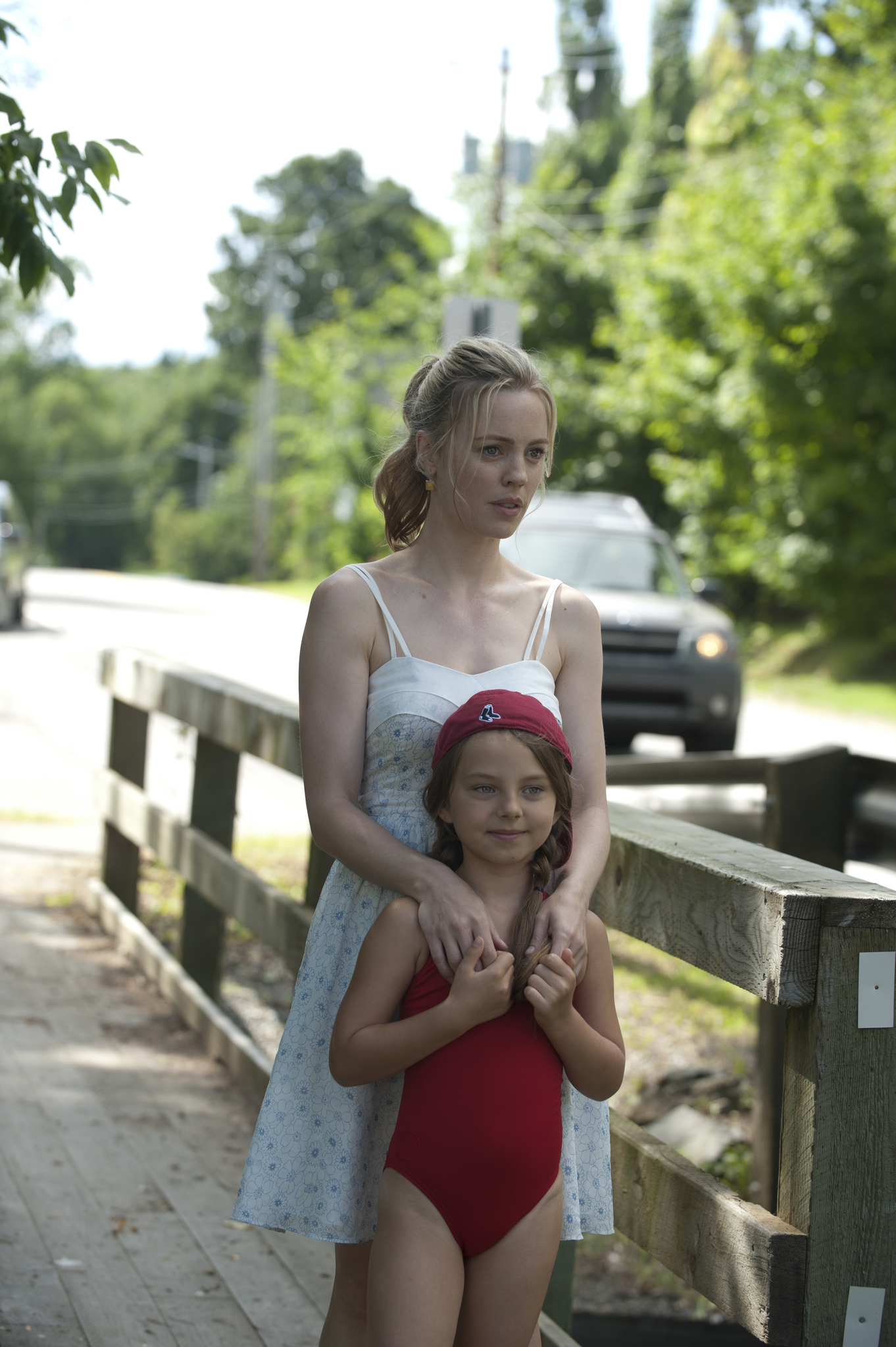Still of Melissa George and Caitlin Carmichael in Bag of Bones (2011)