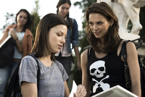 Still of Lauren German and Vera Jordanova in Nakvynes namai. Antra dalis (2007)