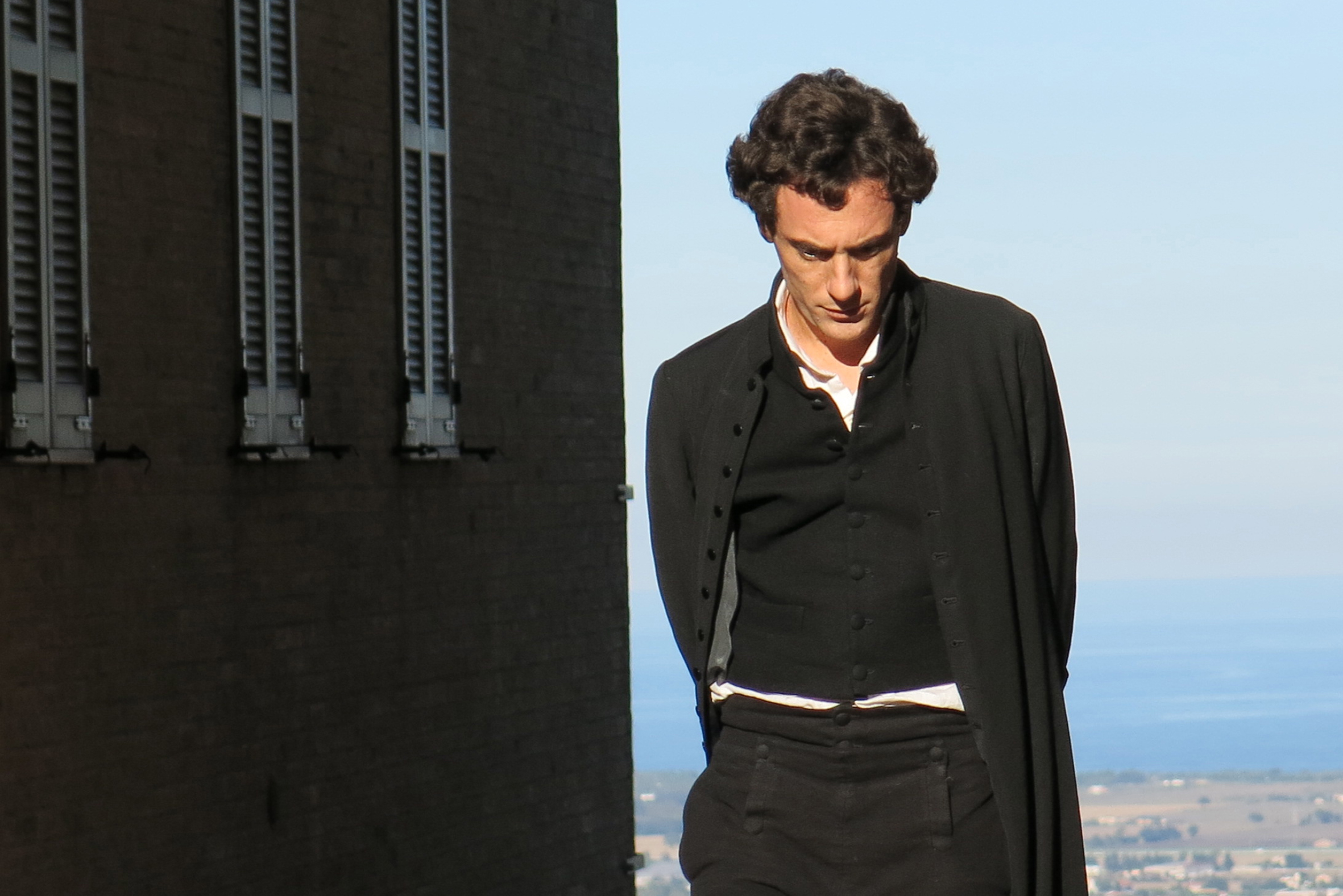 Still of Elio Germano in Il giovane favoloso (2014)