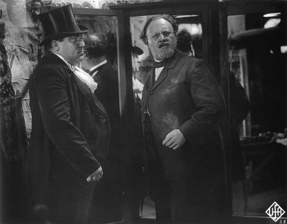 Still of Kurt Gerron and Emil Jannings in Der blaue Engel (1930)