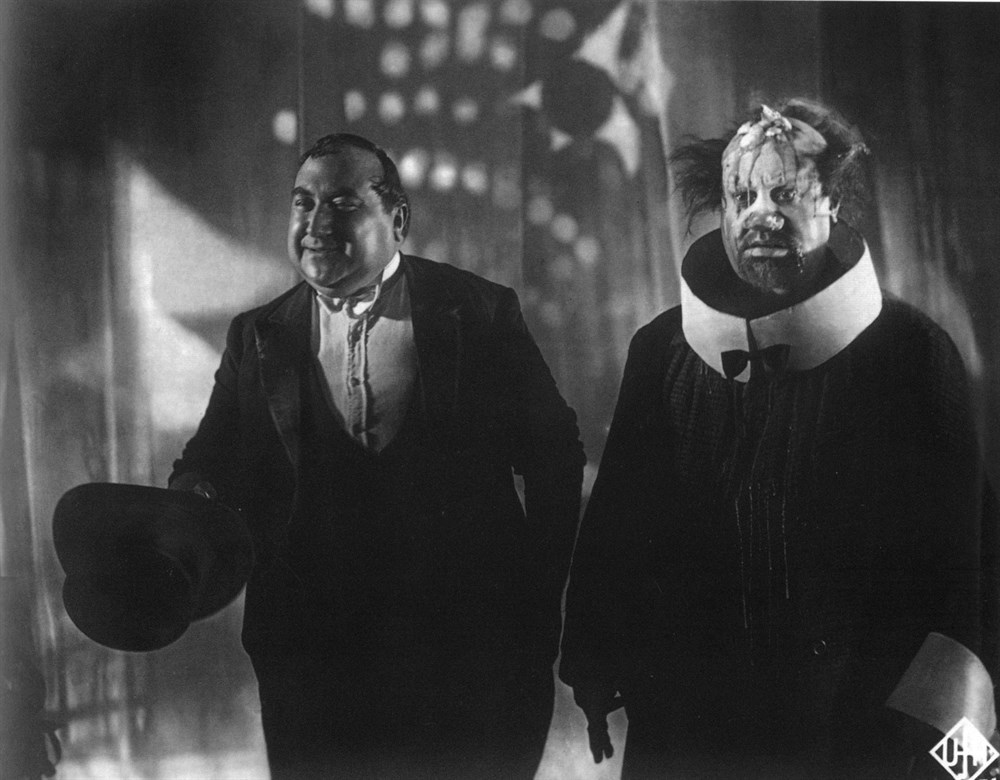 Still of Kurt Gerron and Emil Jannings in Der blaue Engel (1930)