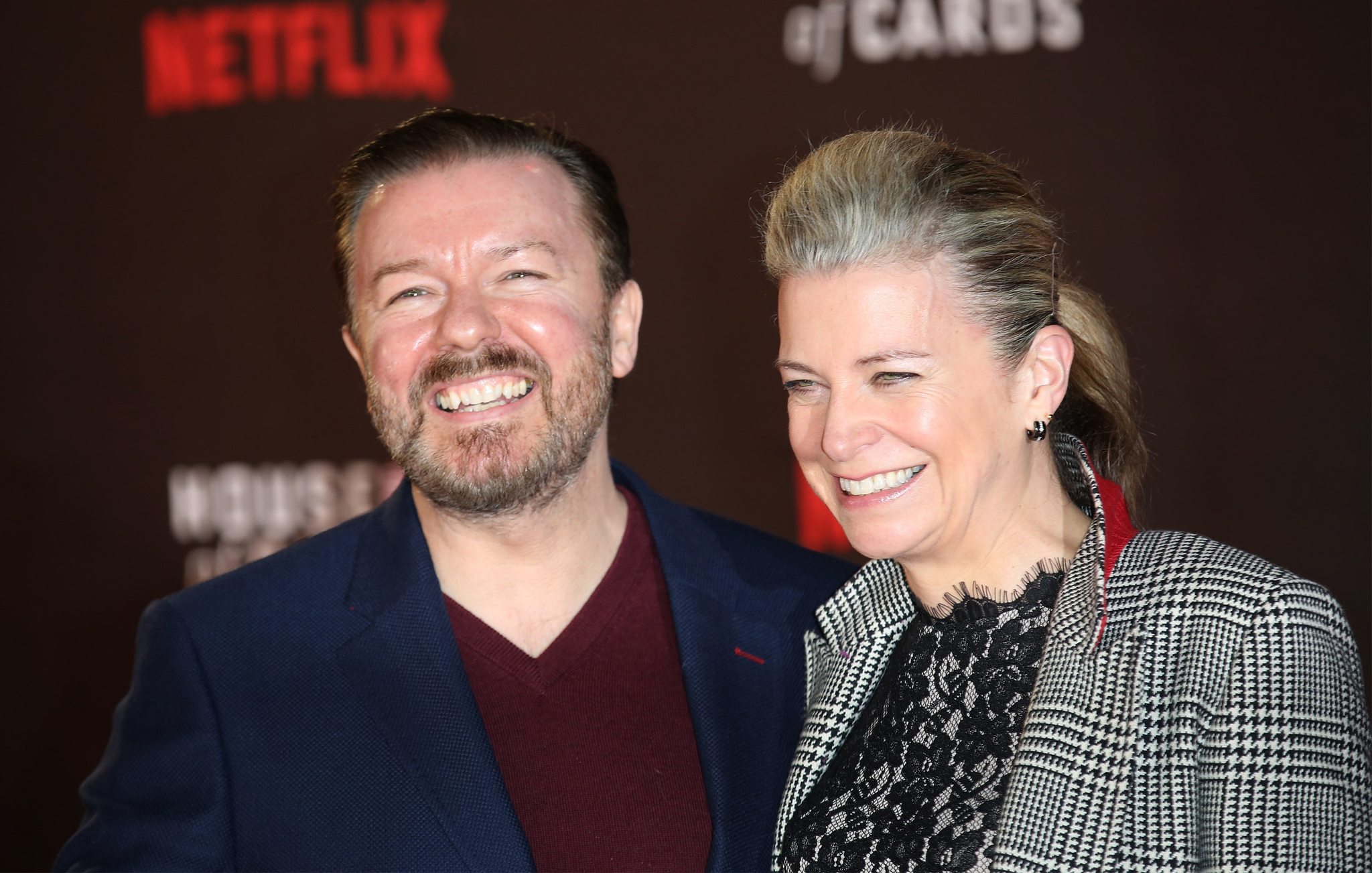 Jane Fallon and Ricky Gervais at event of Kortu Namelis (2013)