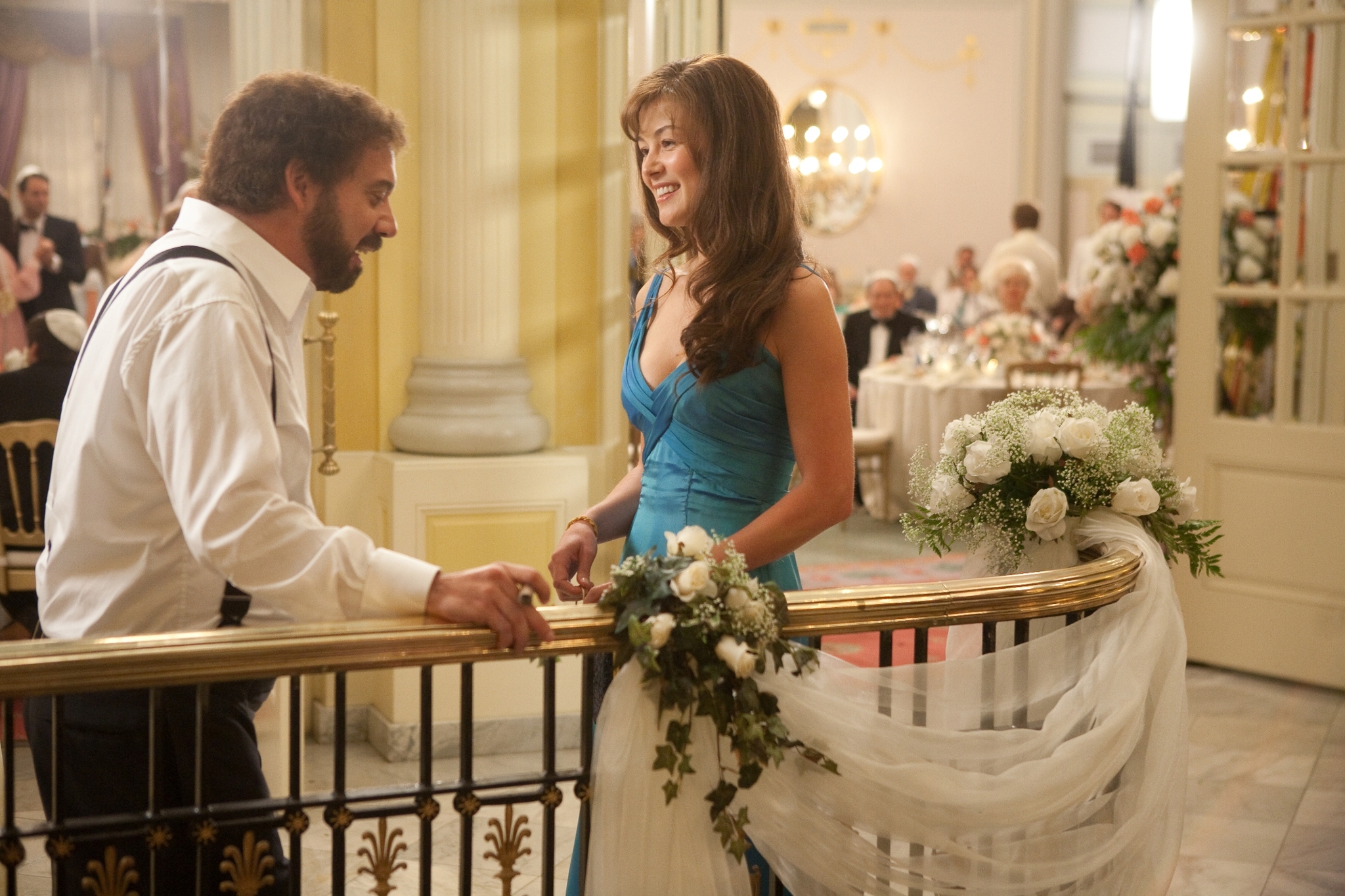 Still of Paul Giamatti and Rosamund Pike in Barney's Version (2010)