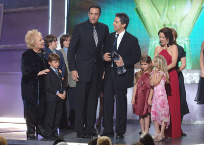 Brad Garrett, Patricia Heaton, Doris Roberts and Ray Romano at event of Everybody Loves Raymond (1996)