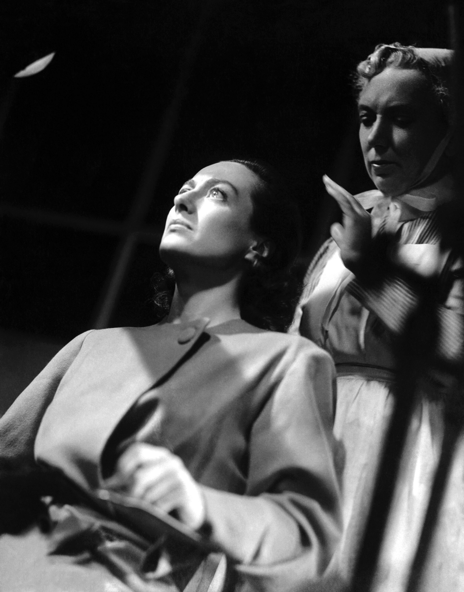 Still of Joan Crawford and Connie Gilchrist in A Woman's Face (1941)