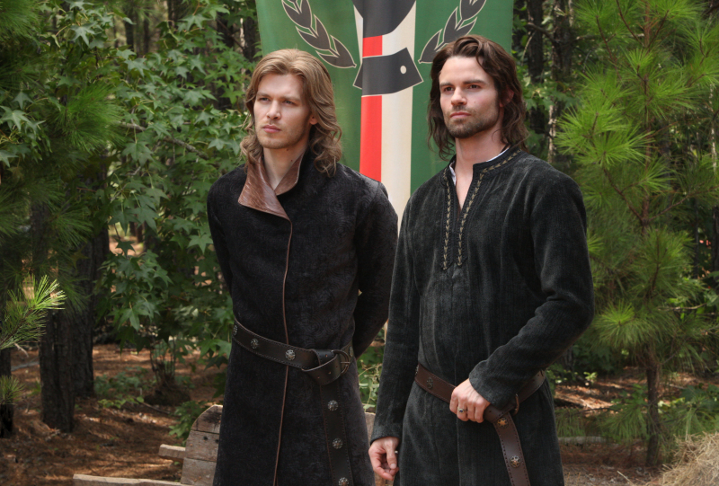 Still of Daniel Gillies and Joseph Morgan in Vampyro dienorasciai (2009)