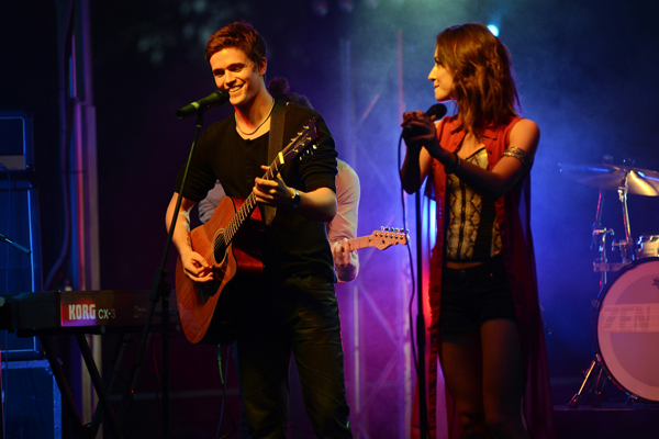 Still of Isabella Giovinazzo and Nic Westaway in Home and Away (2013)