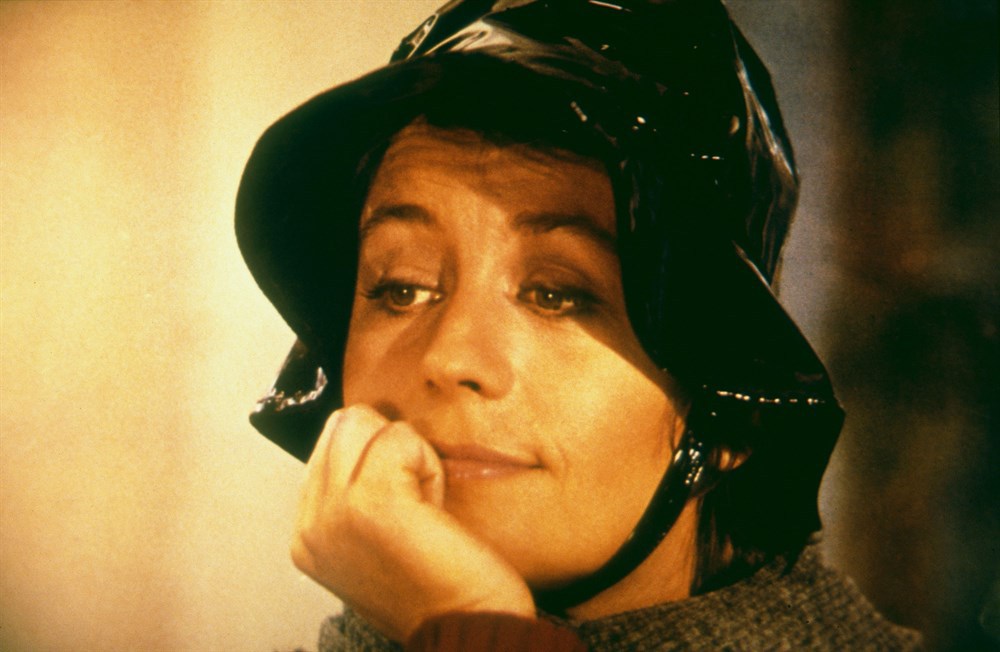 Still of Annie Girardot in Elle boit pas, elle fume pas, elle drague pas, mais... elle cause! (1970)