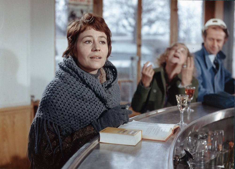Still of Annie Girardot in Elle boit pas, elle fume pas, elle drague pas, mais... elle cause! (1970)