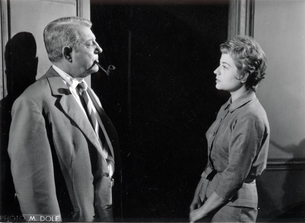 Still of Jean Gabin and Annie Girardot in Maigret tend un piège (1958)