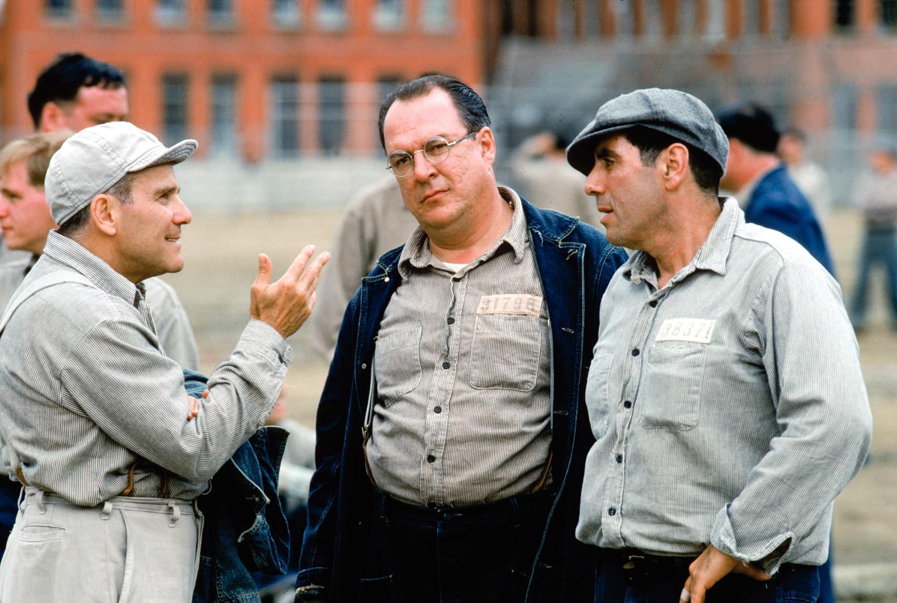 Still of Larry Brandenburg, Neil Giuntoli and David Proval in Pabegimas is Sousenko (1994)