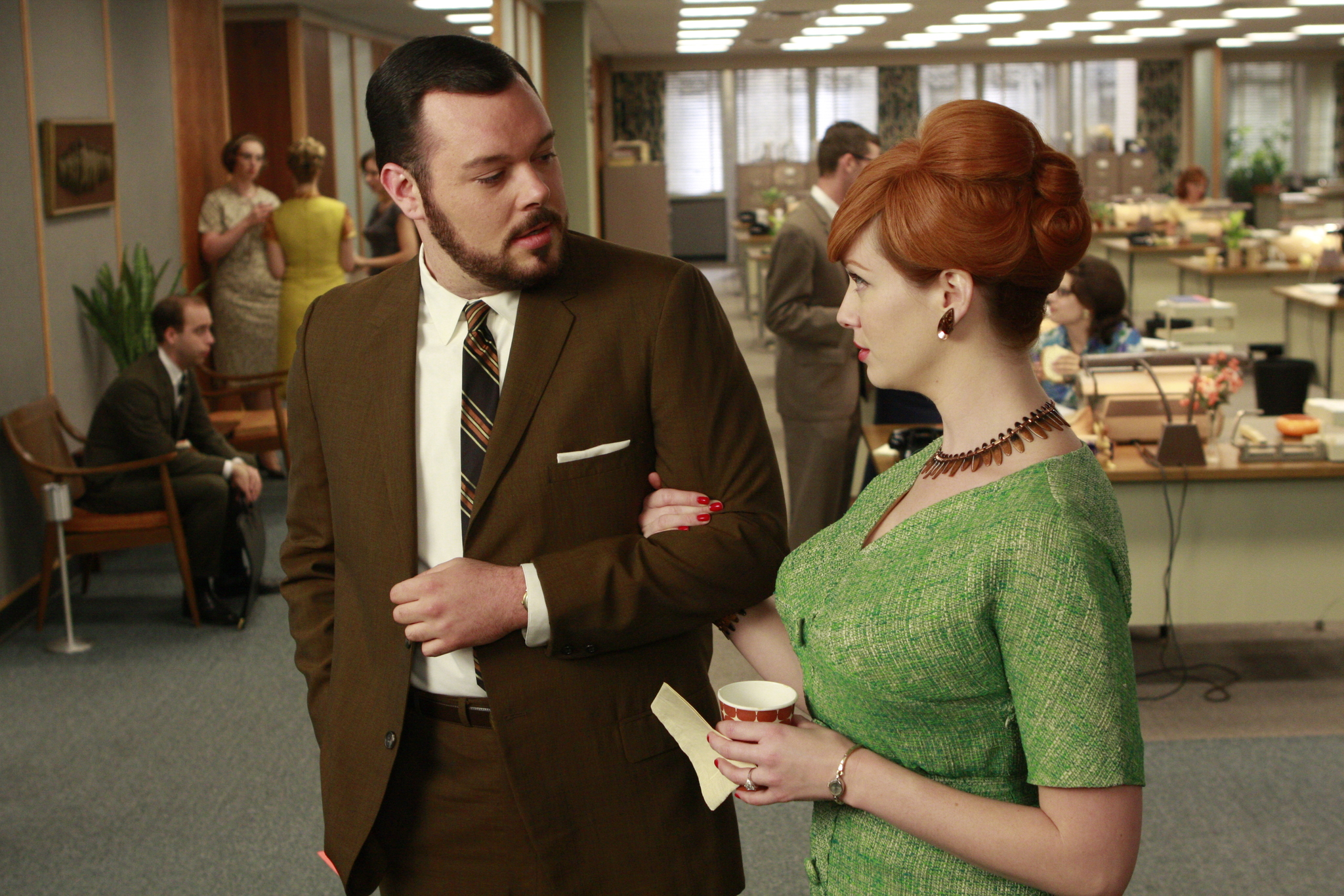 Still of Michael Gladis and Christina Hendricks in MAD MEN. Reklamos vilkai (2007)