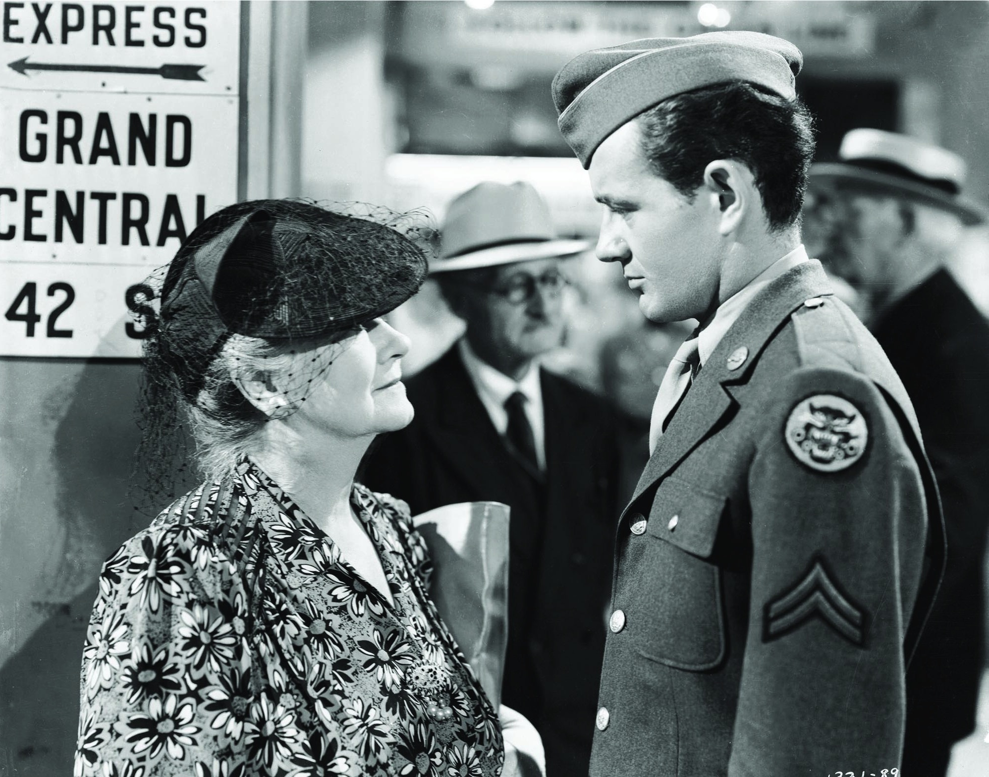 Still of Lucile Gleason and Robert Walker in The Clock (1945)