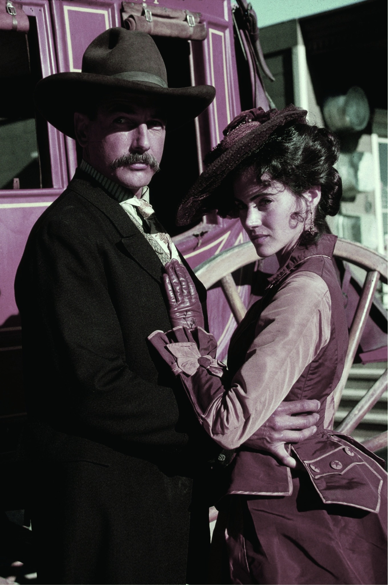 Still of Mark Harmon and Joanna Going in Wyatt Earp (1994)