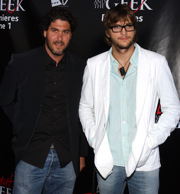 Ashton Kutcher and Jason Goldberg at event of Beauty and the Geek (2005)