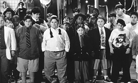 Still of Cody Burger, Max Goldblatt, David Goldman, Joseph Wayne Miller, Aaron Schwartz and Kenan Thompson in Heavy Weights (1995)