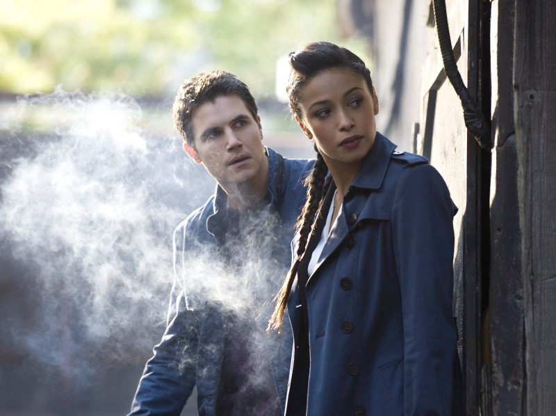 Still of Meta Golding and Robbie Amell in The Tomorrow People (2013)