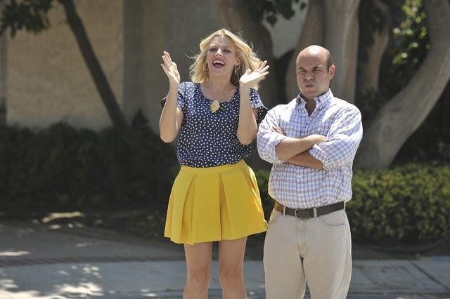 Still of Busy Philipps and Ian Gomez in Cougar Town (2009)