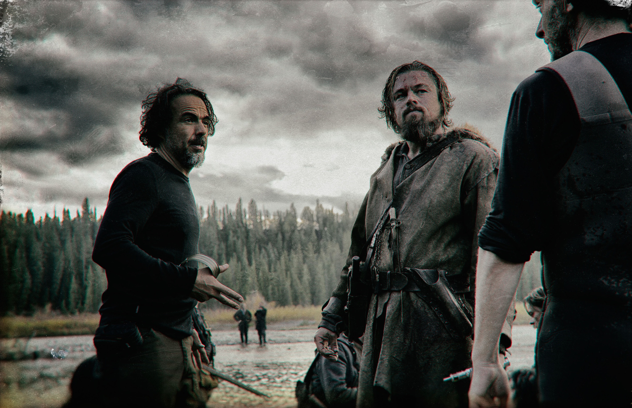 Still of Leonardo DiCaprio and Alejandro González Iñárritu in The Revenant (2015)