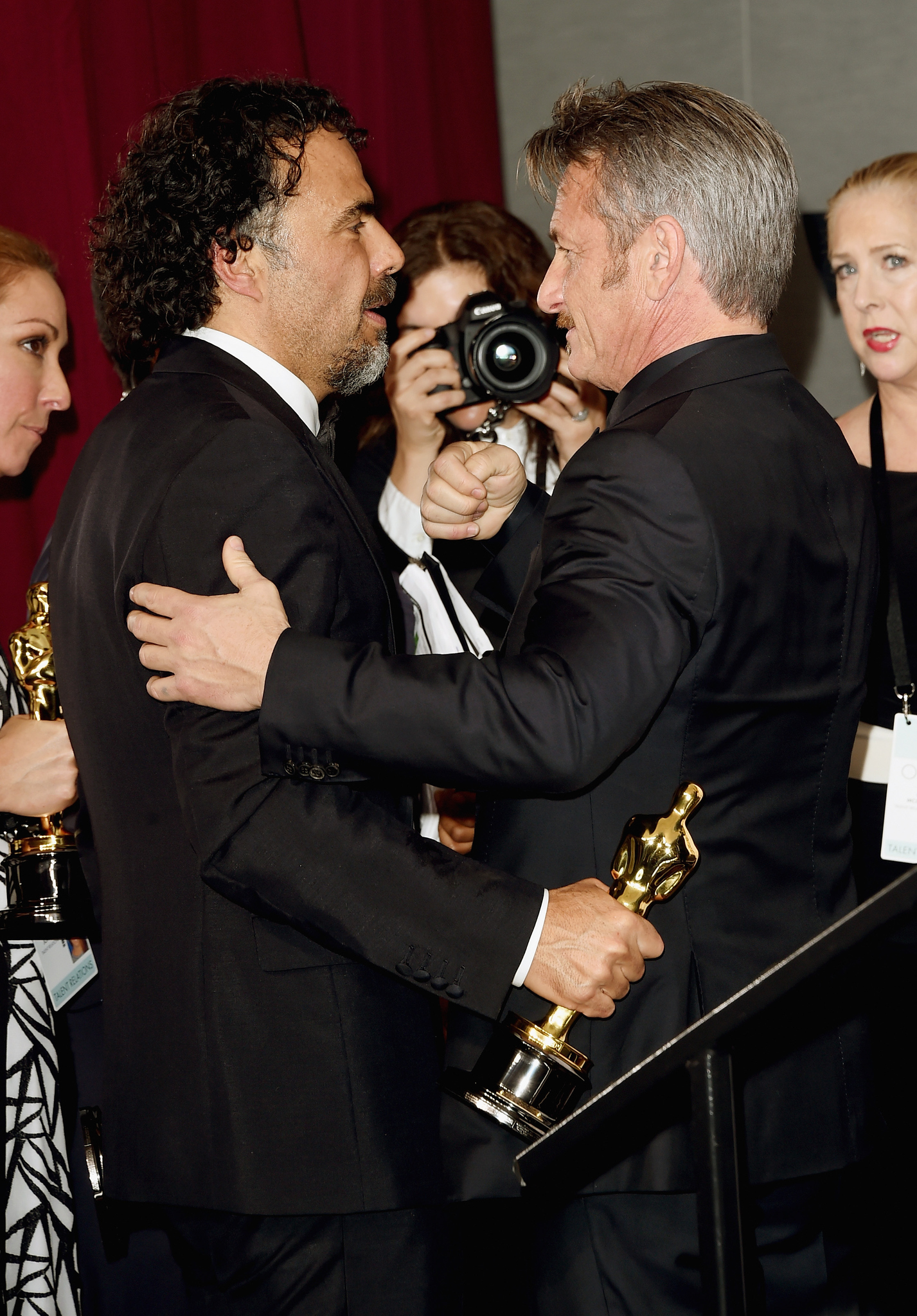 Sean Penn and Alejandro González Iñárritu at event of The Oscars (2015)