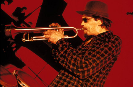 Still of Jerry González in Calle 54 (2000)