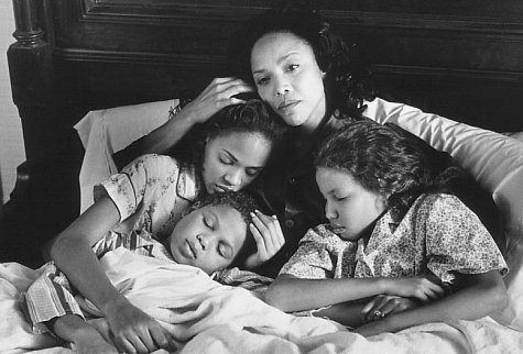 Still of Lynn Whitfield, Meagan Good, Jake Smollett and Jurnee Smollett-Bell in Eve's Bayou (1997)