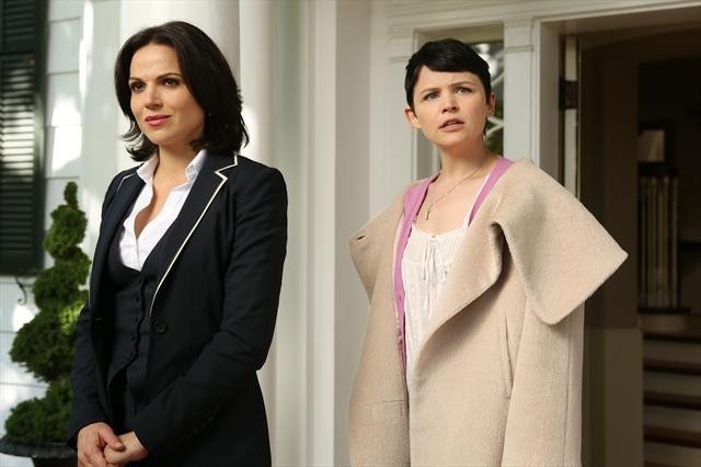 Still of Ginnifer Goodwin and Lana Parrilla in Once Upon a Time (2011)