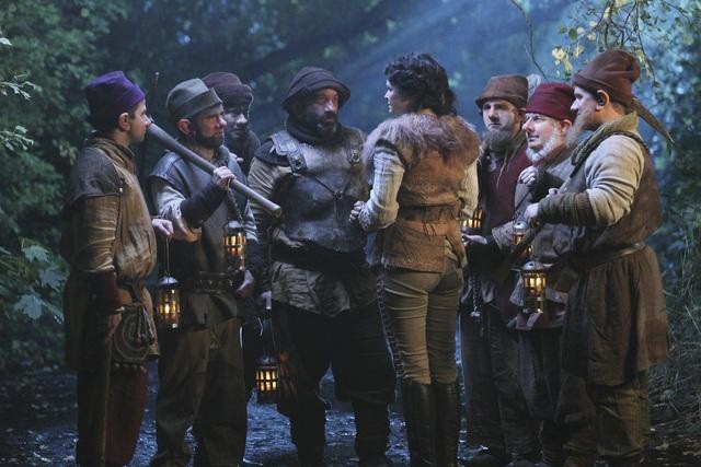 Still of Lee Arenberg, Ginnifer Goodwin and Gabe Khouth in Once Upon a Time (2011)