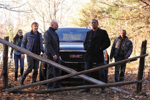 Still of Laz Alonso, Malcolm Goodwin, Domenick Lombardozzi, Jimmi Simpson and Serinda Swan in Pabegimo karaliai (2011)