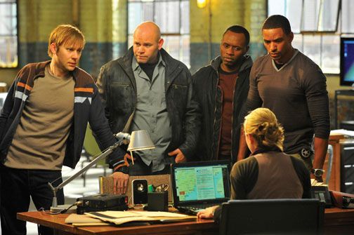 Still of Laz Alonso, Malcolm Goodwin, Domenick Lombardozzi and Jimmi Simpson in Pabegimo karaliai (2011)