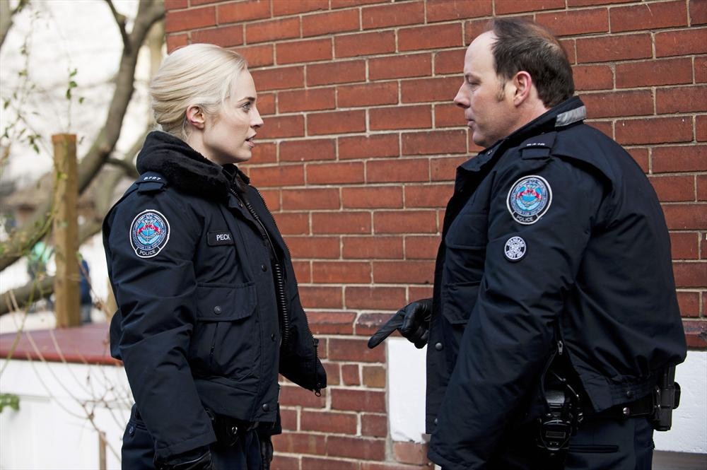 Still of Matt Gordon and Charlotte Sullivan in Rookie Blue (2010)